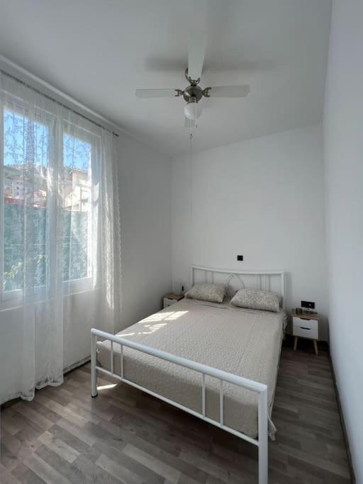 Bougainvillea Apartments 2 나플리오 외부 사진